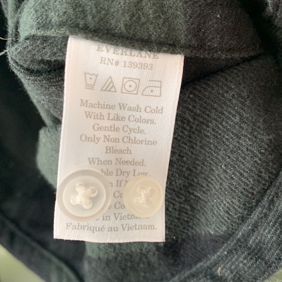 EVERLANE Men’s. Gingham Flannel Button Down - Picture 5 of 8